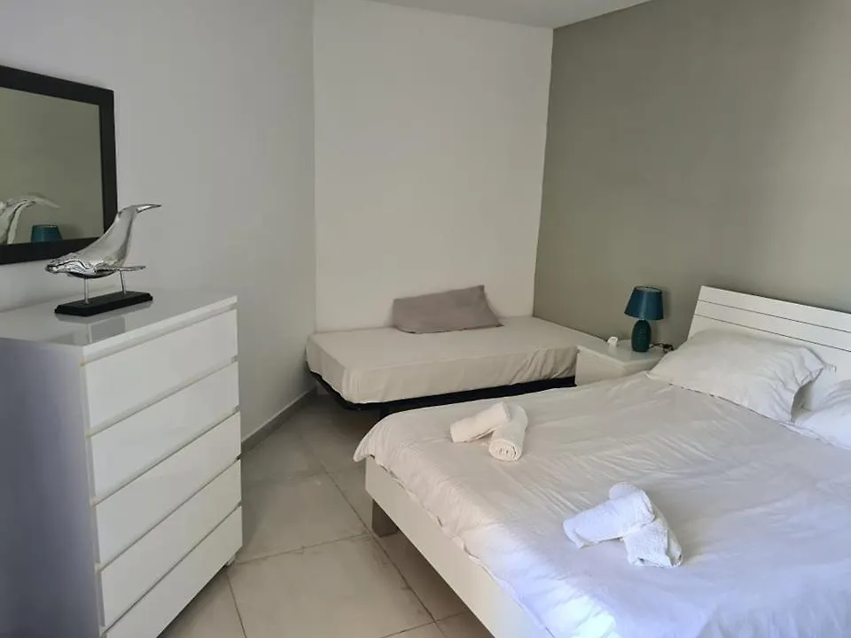 St Julians Central 2 Bedroom Apartment San Giuliano 0*,